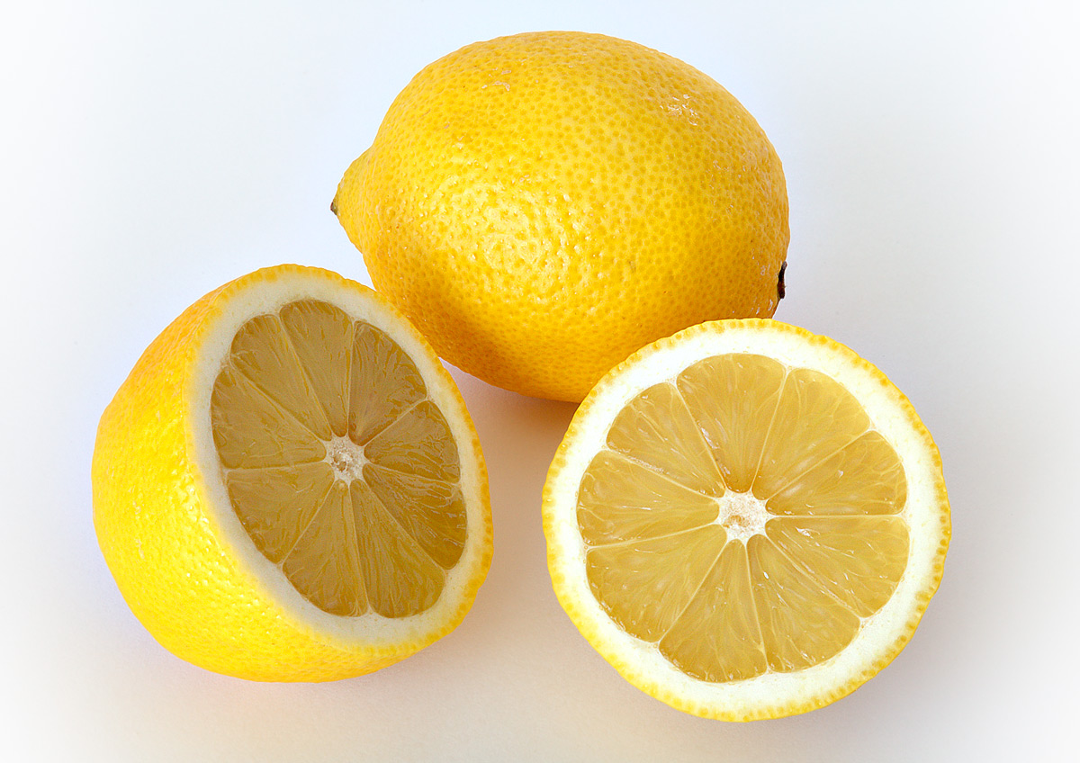 cleaning with lemons